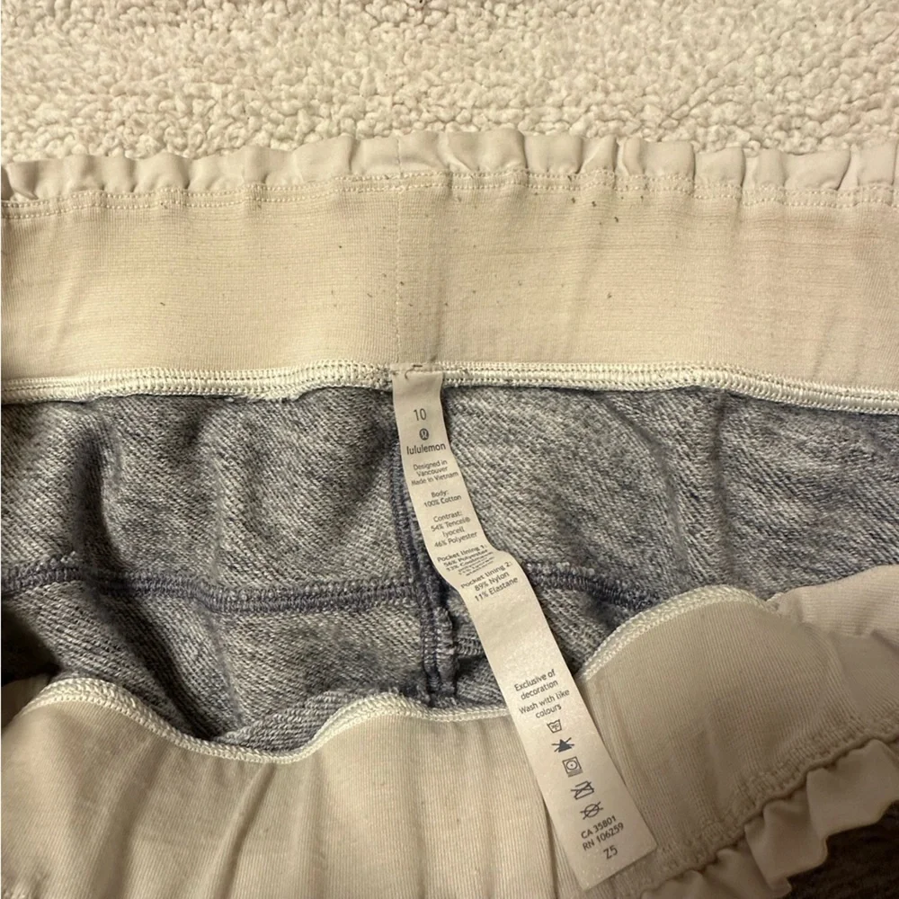 Lululemon Cool & Collected Short 2.5